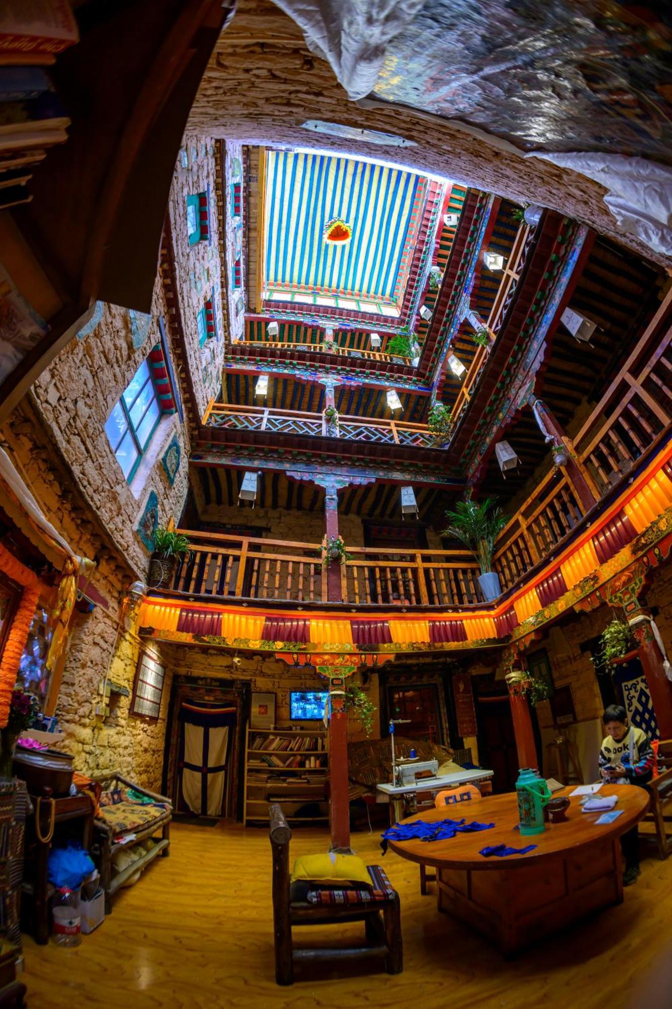 Shambhala Palace Hotel Lhasa Extérieur photo