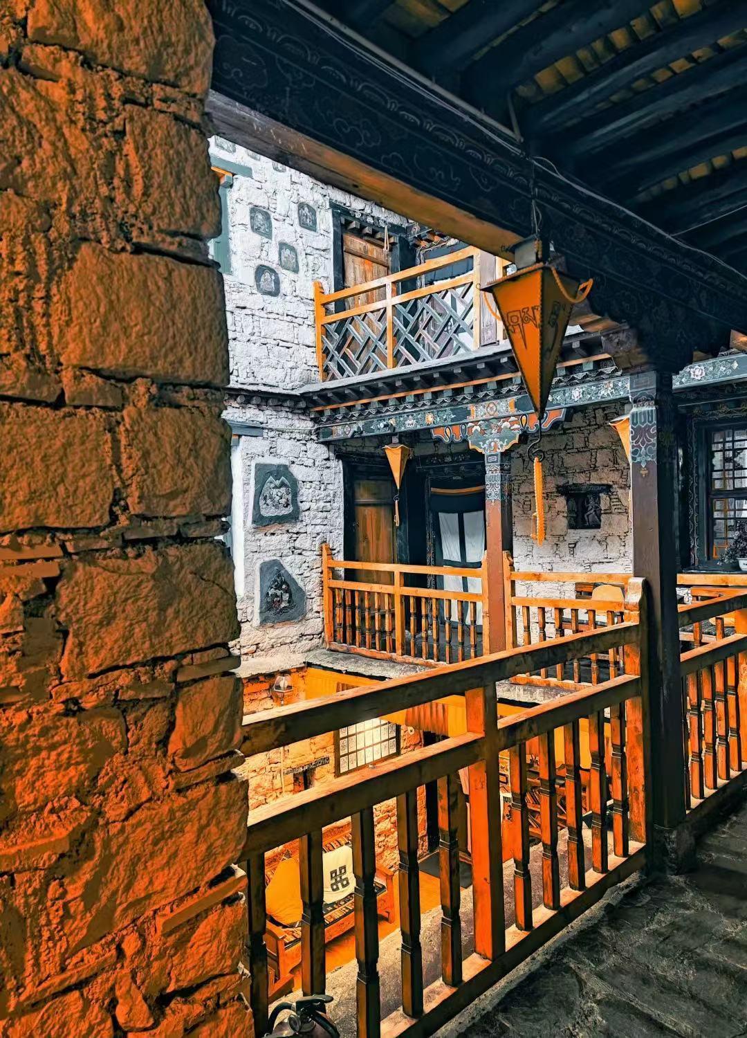 Shambhala Palace Hotel Lhasa Extérieur photo