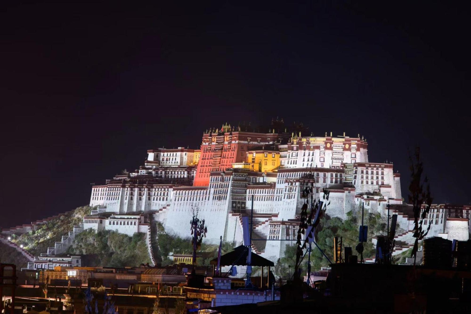 Shambhala Palace Hotel Lhasa Extérieur photo