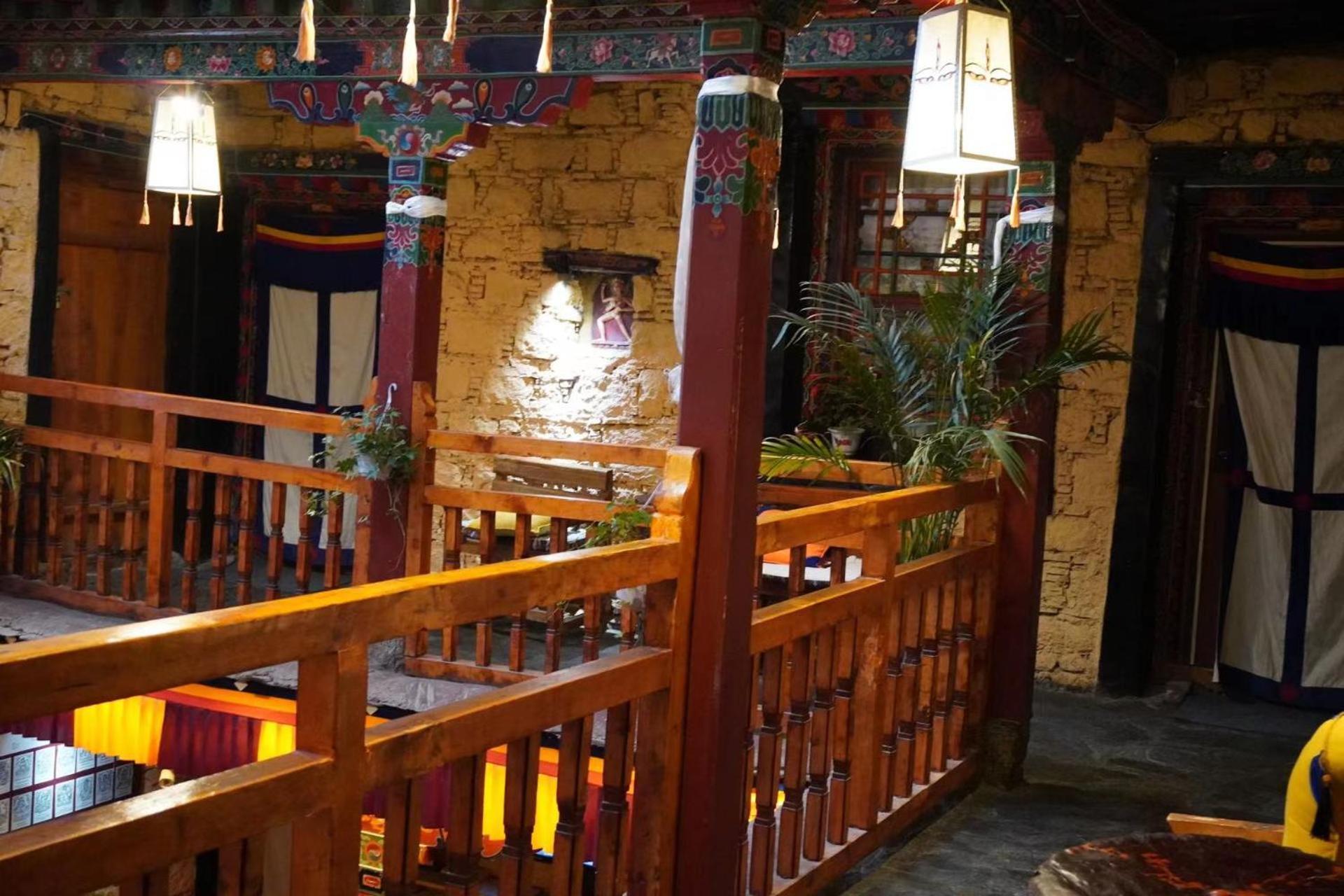 Shambhala Palace Hotel Lhasa Extérieur photo